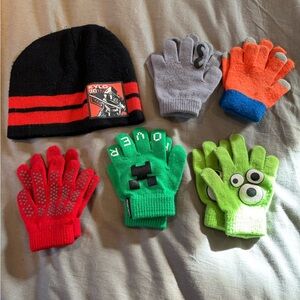 Kids hat with gloves lot